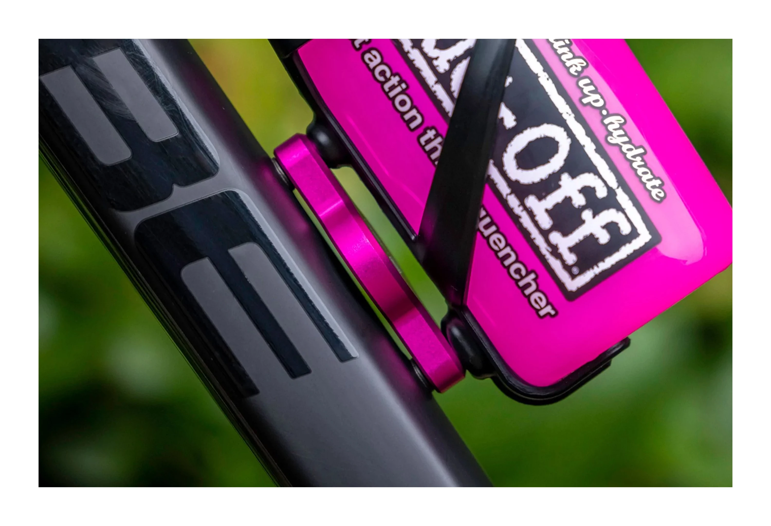 Muc-Off Pink Secure Tag Holder til Apple AirTag