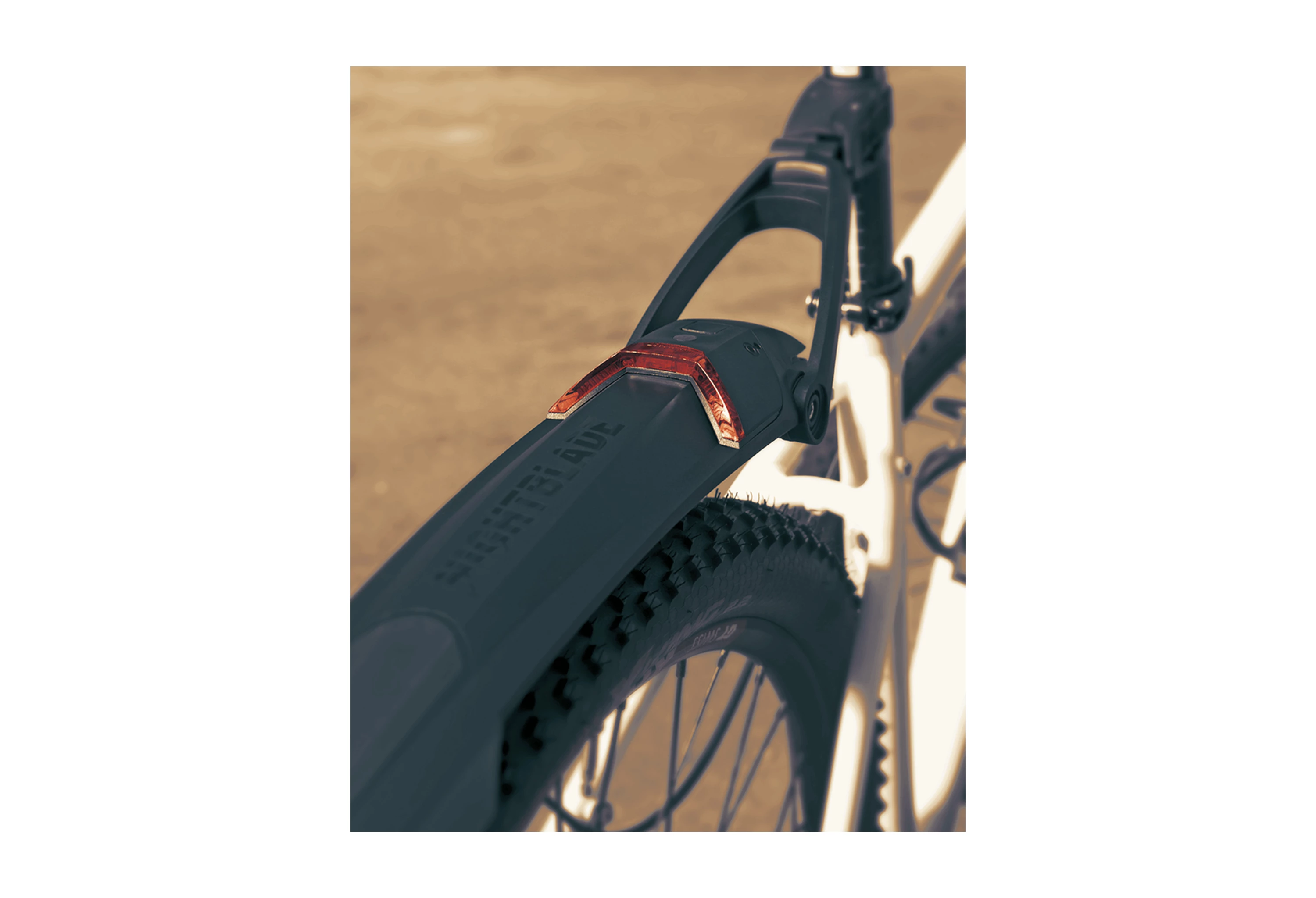 SKS Sort Nightblade 27,5"/29" stumpskærm m. USB-lygte