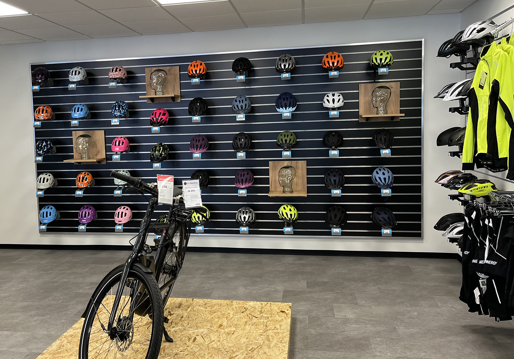 Fri Bikeshop Randers C Hjelmvæg