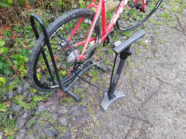 INNERGY cykelpumpe med cykel