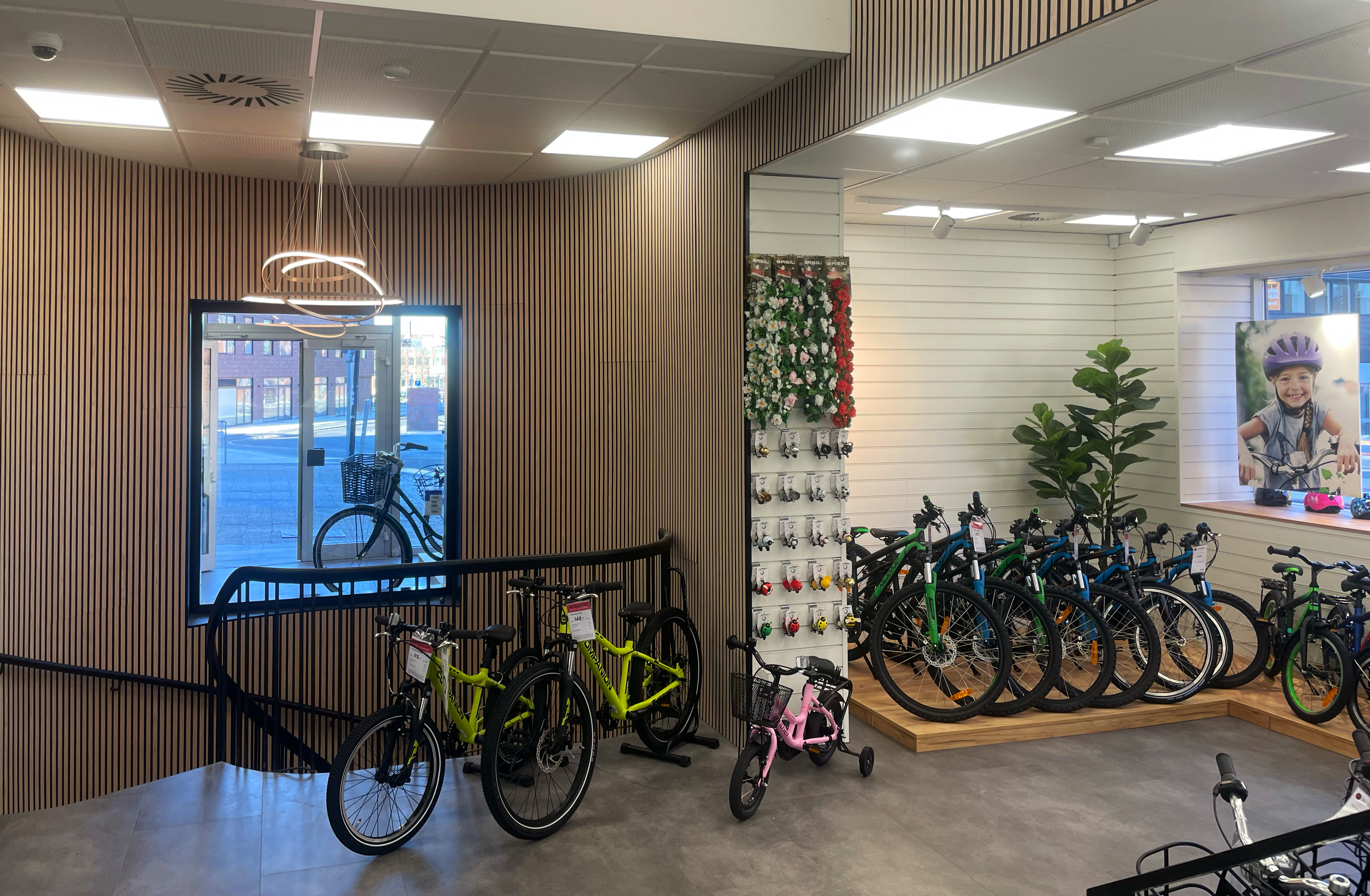 Fri Bikeshop Ballerup Børnecykler Ved Trappe