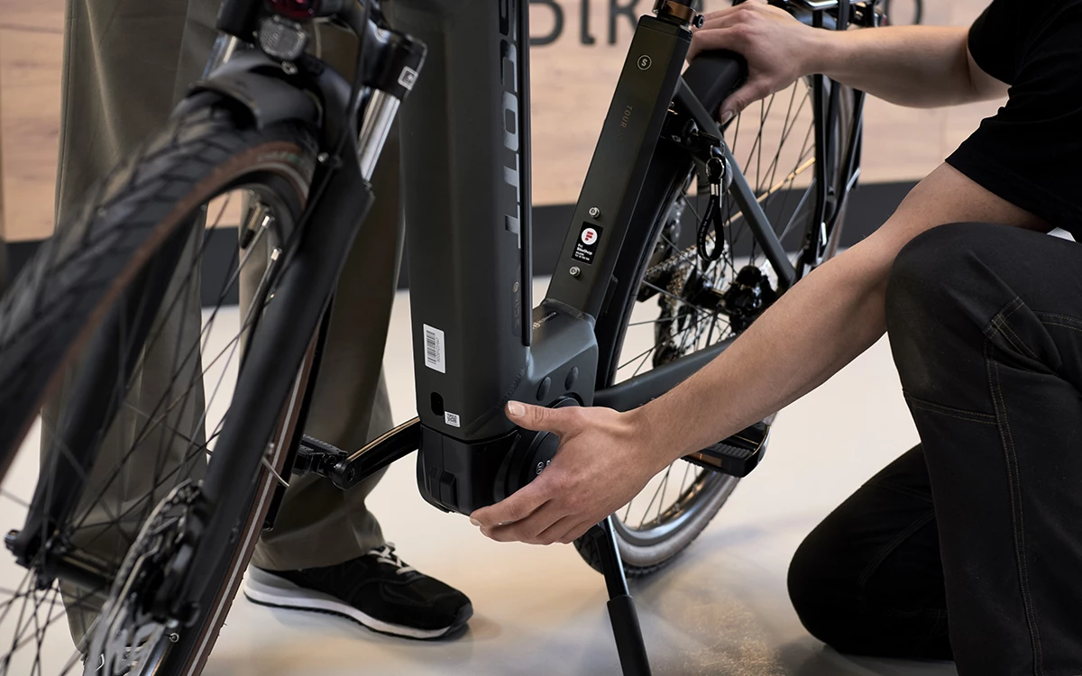 Udlevering Af Elcykel I Cykelbutik